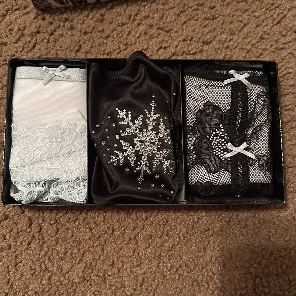 3 pack Victorias Secret Thongs